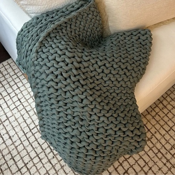Handmade knitted throw - Picture 2 of 2